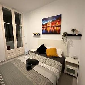 In Spacious In Center Apartamento