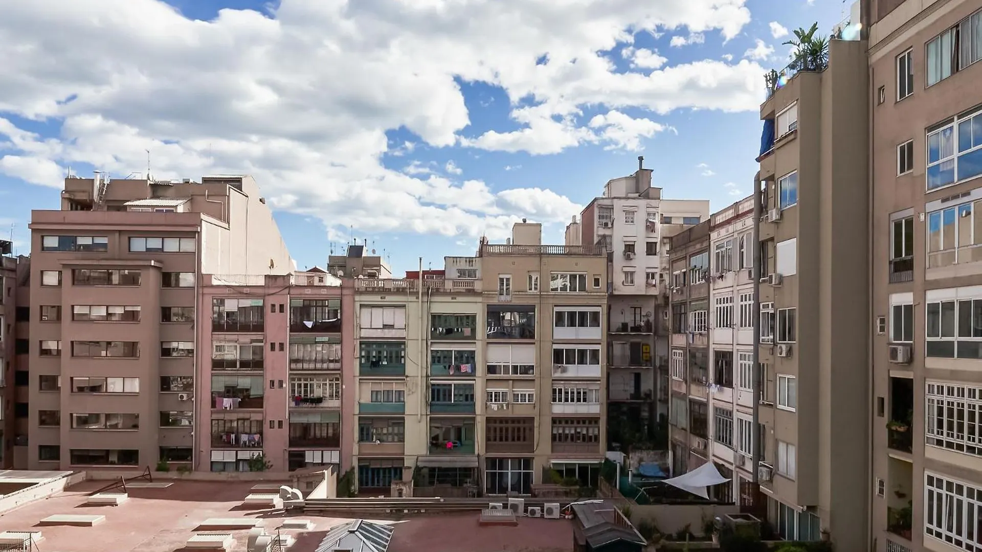 Modern Villa In Eixample With Sea Near Barcelona