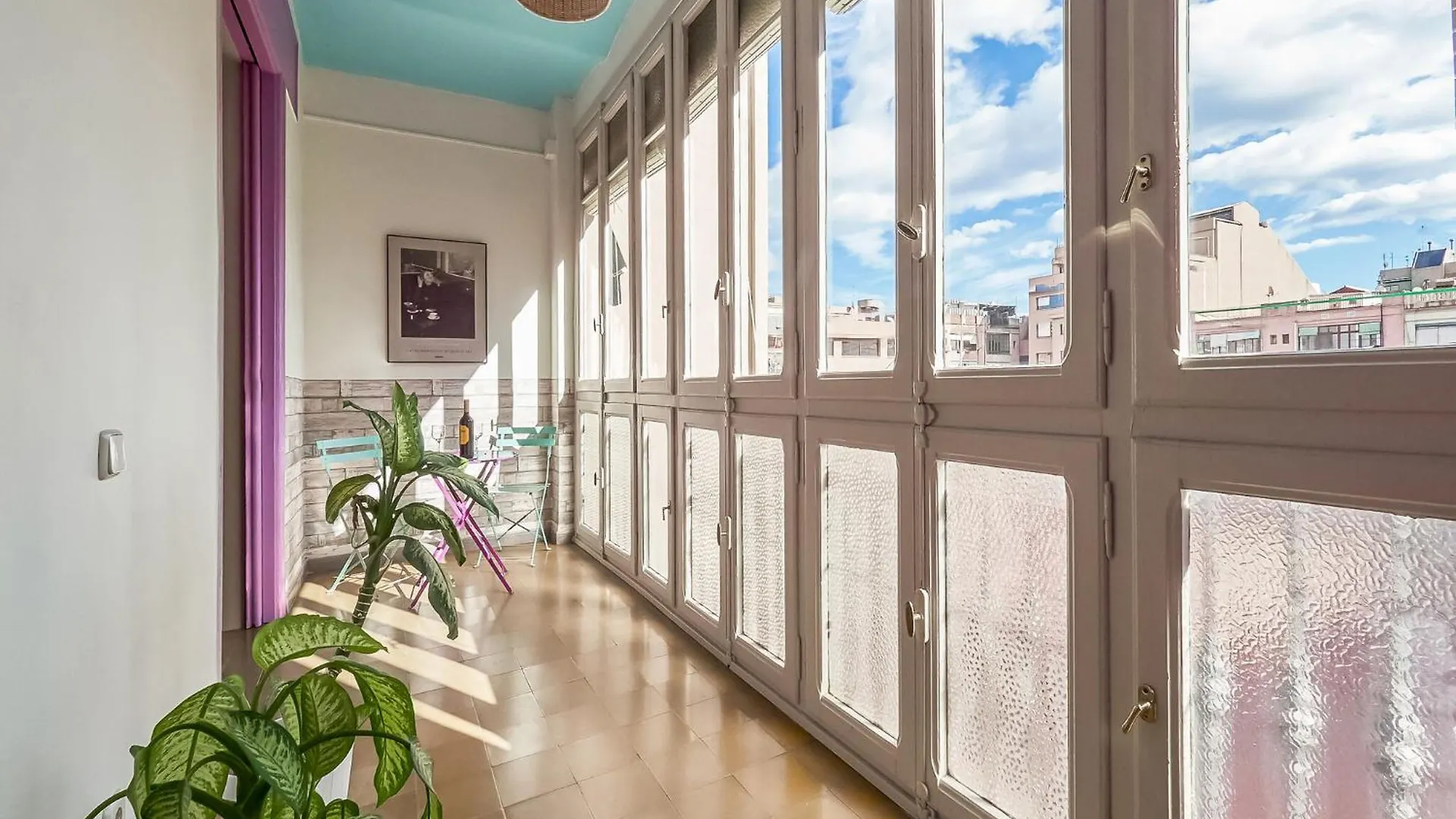 Modern Villa In Eixample With Sea Near Barcelona Spanien