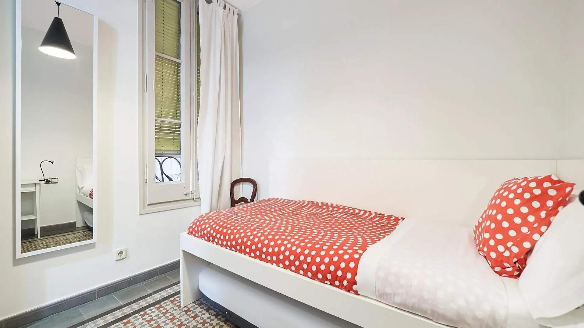 Modern Villa In Eixample With Sea Near Barcelona Spanien