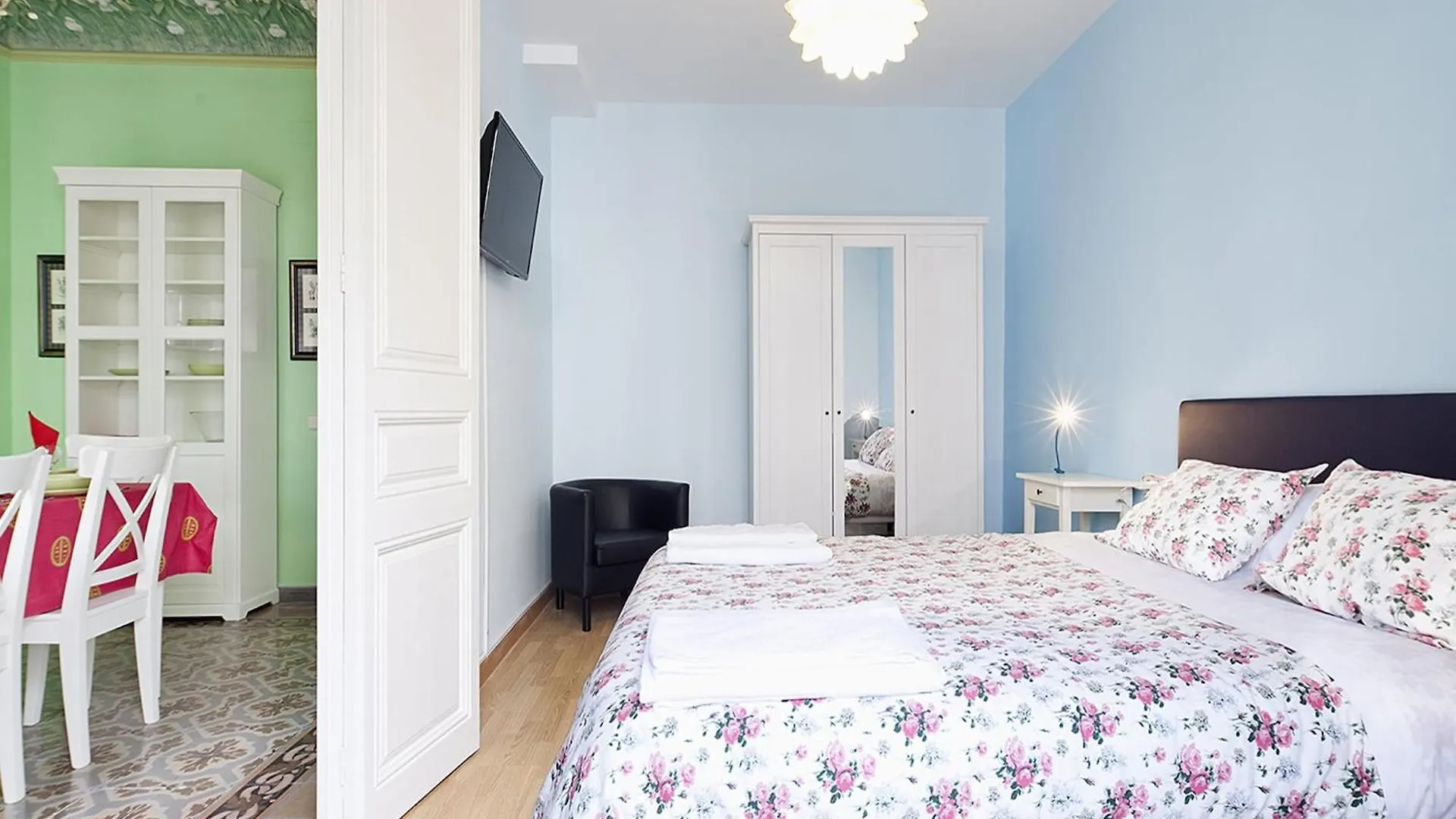 Modern Villa In Eixample With Sea Near Barcelona 0*,  Spanien