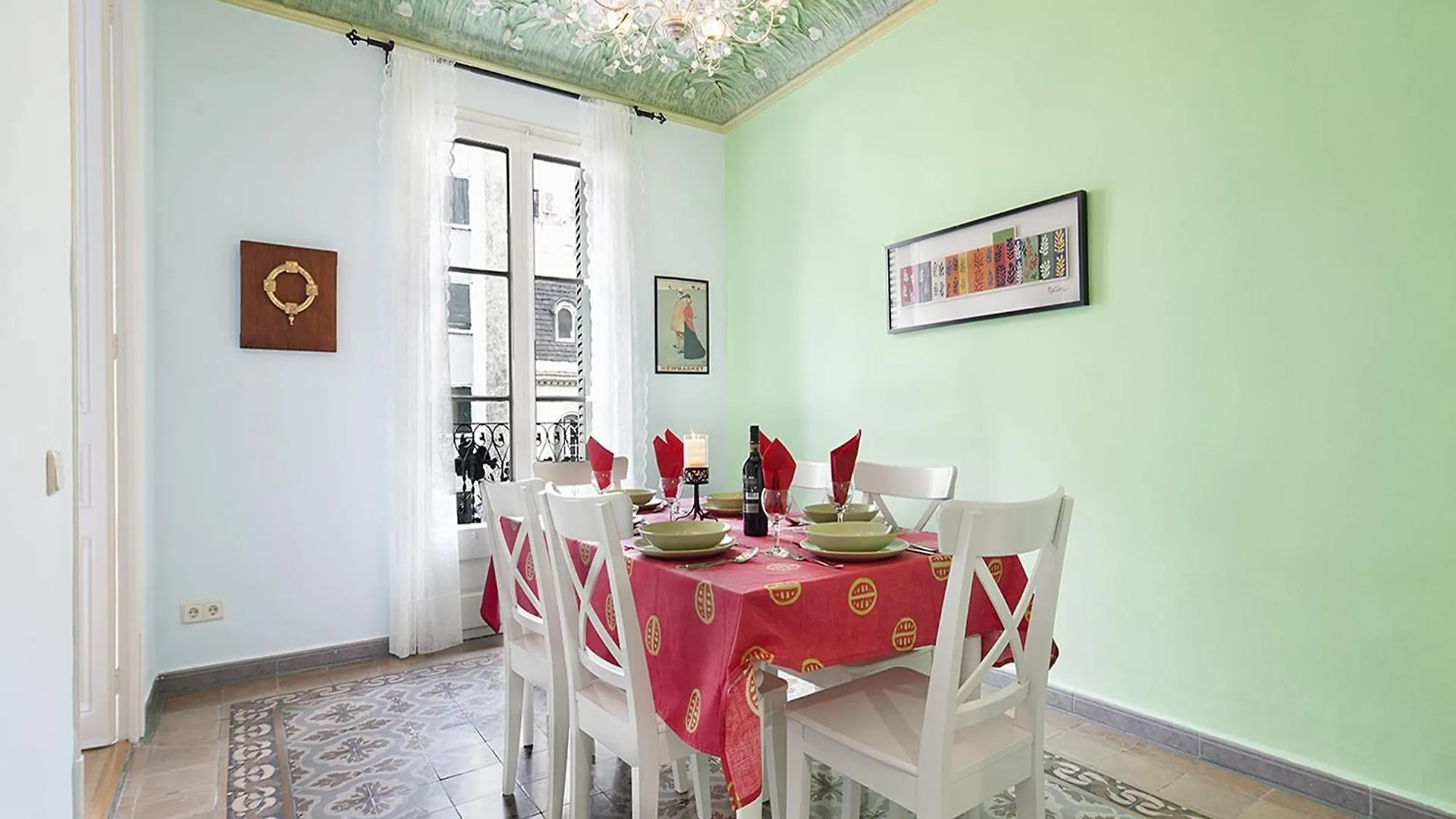 Modern Villa In Eixample With Sea Near Barcelona Spanien